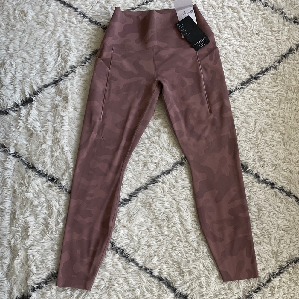Women’s Nike Camo Leggings - NWT - Medium